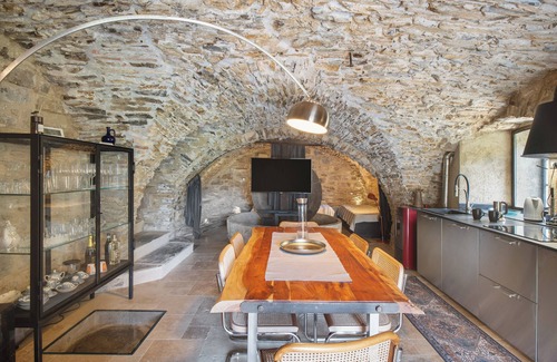 Imperia Apartment | Apartment 'Il Frantoio' with Sea View, Shared Garden and Wi-Fi