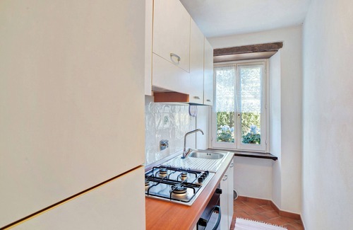 Siglioli Apartment | Apartment 'Il piccolo fienile' with Shared Pool, Garden and Wi-Fi