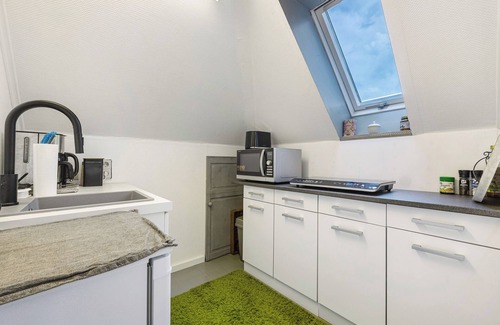 Henstedt-Ulzburg Apartment | Apartment 'Im Hamburger Speckgürtel' with a Terrace, Private Garden and Wi-Fi