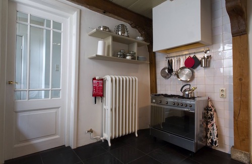 Monnickendam Apartment | Apartment in 17th century building