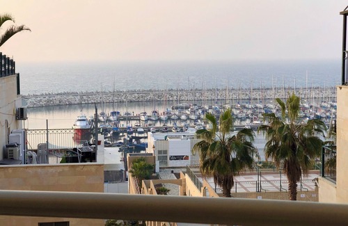 Ashkelon Condo | Apartment in a central location on Ashkelon beach, with a view of the marina