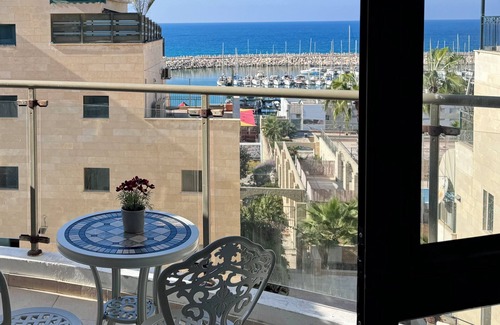Ashkelon Condo | Apartment in a central location on Ashkelon beach, with a view of the marina