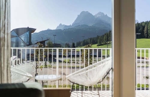 Sesto Apartment | Apartment In A Hotel 'Apartment Relax' with Sea View, Shared Garden and Wi-Fi