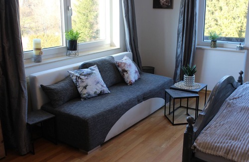 Hoheneich House | Apartment In A Hotel 'Homew4 Rosenapartment' with Balcony and Wi-Fi