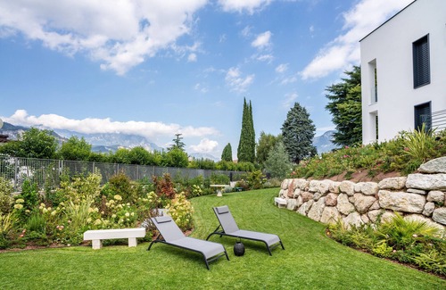 Ravina Apartment | Apartment In A Hotel 'Midum Domus Attic' with Mountain View, Wi-Fi and Air Conditioning