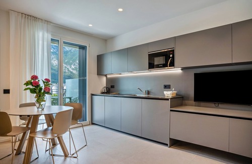 Ravina Apartment | Apartment In A Hotel 'Midum Garden Sud' with Mountain View, Wi-Fi and Air Conditioning