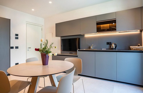 Ravina Apartment | Apartment in a Hotel 'Midum Balcony Nord' with Mountain View, Wi-Fi and Air Conditioning