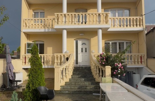 Bondy Apartment | Apartment in a Villa, Tourist Accomodation Grand Paris