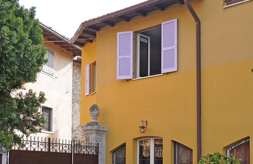 Cunettone-villa Apartment | Apartment in an ancient village overlooking the Gulf of Salò BS