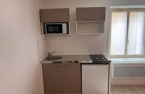 Ballon-Saint-Mars Apartment | Apartment in Ballon near Le Mans Circuit
