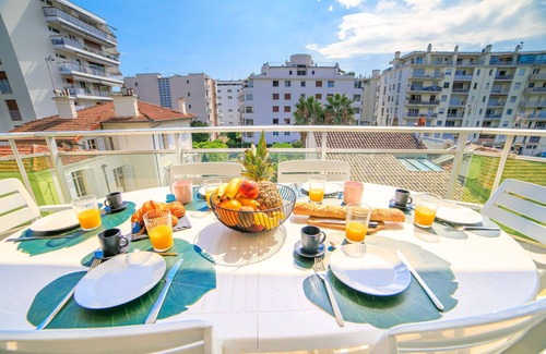 Cannes Apartment | Apartment in Cannes with 2 bedrooms sleeps 6