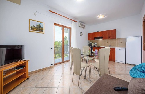 Drenje Apartment | Apartment in Drenje with Heated Pool & Sea View