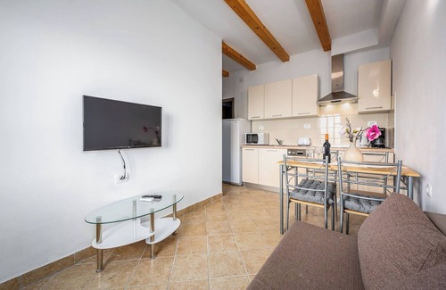Drenje Apartment | Apartment in Drenje with Stunning Sea View