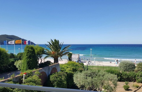 Les Lecques Apartment | Apartment in front of the beach, superb sea view and terrace ๐๏ธ๐๏ธ๐๏ธ