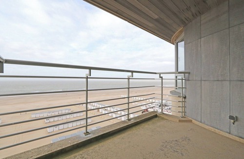 Het Zoute Apartment | Apartment in Het Zoute with Sea Views