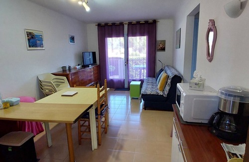 L'Escala Apartment | Apartment in L'escala with shared pool Quiet neighborhood