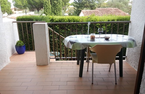 L'Escala Apartment | Apartment in L'escala with shared pool Quiet neighborhood
