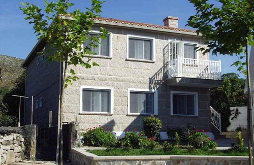 Larino Apartment | Apartment in Lariño with wifi