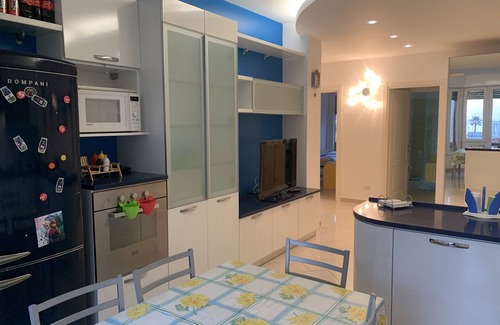 Marina di Massa Apartment | Apartment in Marina Di Massa with 2 bedrooms sleeps 5