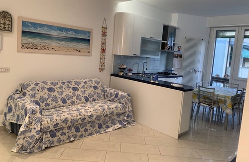 Marina di Massa Apartment | Apartment in Marina Di Massa with 2 bedrooms sleeps 5