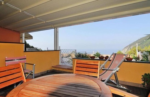 Moneglia Apartment | Apartment in Mongelia with balcony