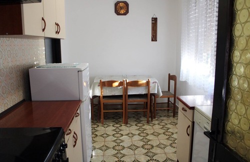 Vintijan Apartment | Apartment in Pula,three sleeping rooms,near the beach and the down,family-friendly