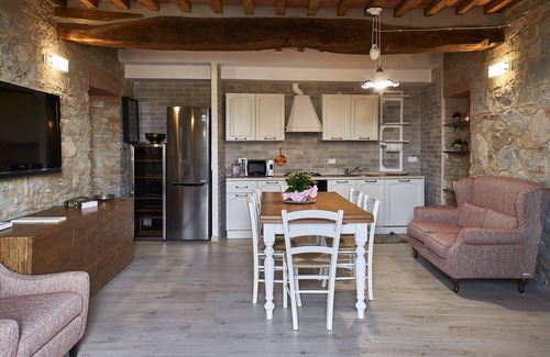 Villa A Sesta House | Apartment in renovated farmhouse in typical Chianti Tuscan village
