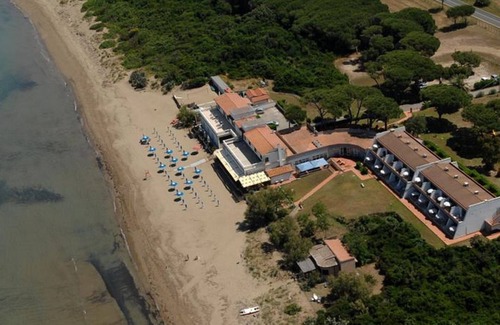 Santa Liberata Apartment | Apartment in Residence on the Beach for 5 People in Tuscany, Maremma