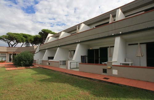 Santa Liberata Apartment | Apartment in Residence on the Beach for 5 People in Tuscany, Maremma