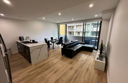Rockdale Apartment | Apartment in Rockdale, Near train & Sydney"