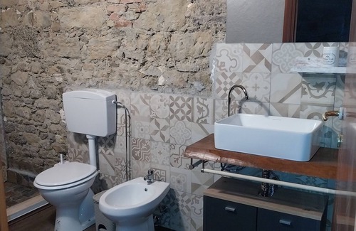 Livorno House | Apartment in rustic Tuscan farmhouse