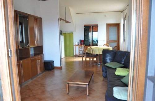 Ospedaletti Apartment | Apartment in semi-detached house, quiet location, sea view