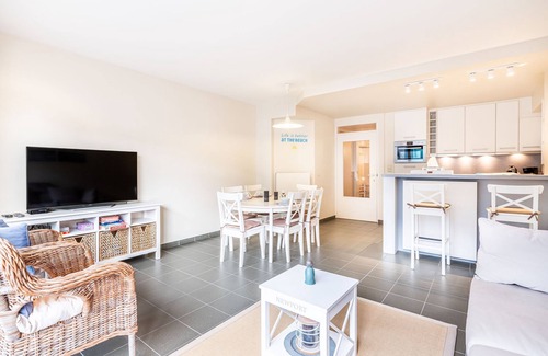 Sint-Idesbald Apartment | Apartment in St. Idesbald with Sea Views
