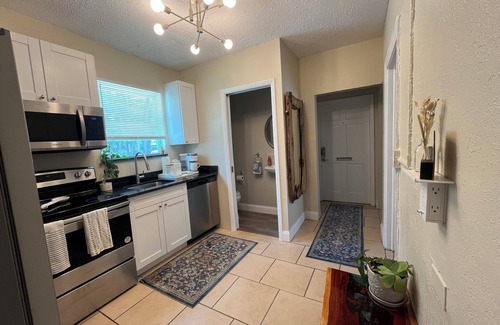 Historic Uptown Apartment | Apartment in St. Petersburg - Minutes from Downtown