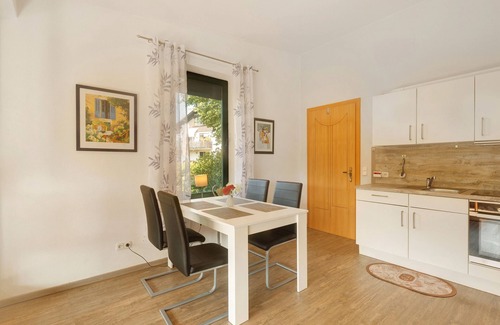 Mammelzen Apartment | Apartment 'In the Green' with Private Terrace and Wi-Fi