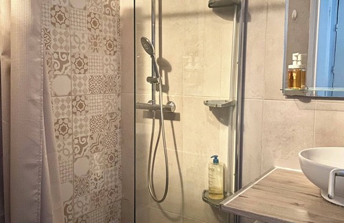 Quartier de la Maison-Blanche Apartment | Apartment in the heart of Chinatown