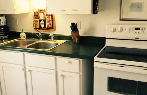 Marquette Apartment | Apartment in the heart of Marquette w/cable & wifi! Next to premier brewpub!