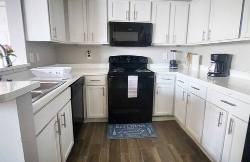 Deco Apartment | Apartment in the suburbs, near the Moll and stores (pet friendly).