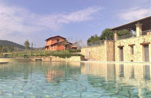 Bettona House | Apartment in Umbria with Infinity Pool Views