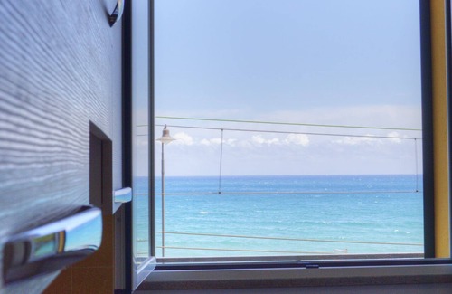 Alassio Apartment | Apartment in villa, beachfront, sleeps 4, wifi, private parking