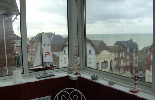 Ault Apartment | Apartment in villa for 6 persons-2*- . Sea view, somme bay.