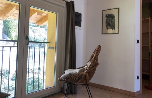 Albate Apartment | Apartment in villa sleeps 4, air conditioning, parking space, laundry