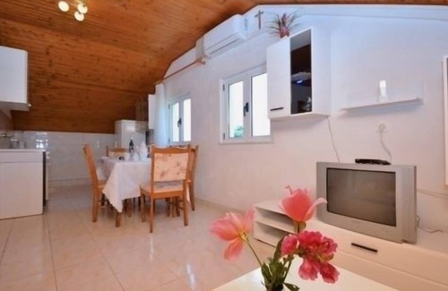 Zuljana Apartment | Apartment in Žuljana with Seaview, Terrace, Air condition, WIFI (3558-1)