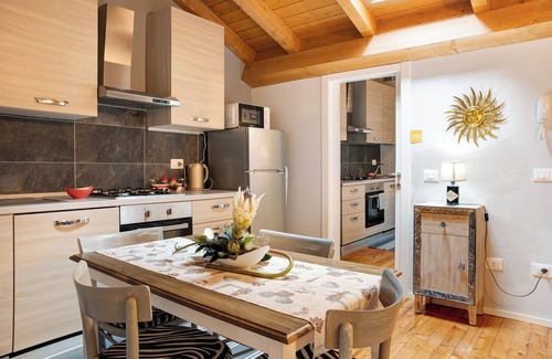 Piazza Apartment | Apartment 'Incantevole Loft' with Balcony, Wi-Fi and Air Conditioning