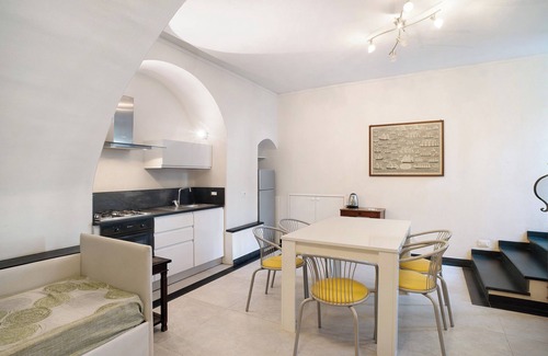 Cervo Apartment | Apartment 'Inglese, Borgo Dei Pescatori' with Private Terrace, Balcony and Wi-Fi