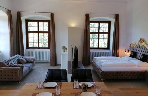 Aurolzmunster Apartment | Apartment Iris - Innviertler Versailles Boutique Apartments
