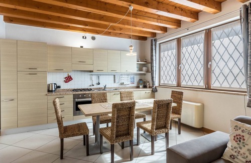 Colà Di Lazise Apartment | Apartment "Paolo" with Wi-Fi & A/C