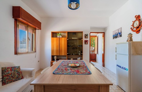 Marina di Mancaversa Apartment | Apartment 'Casa Peppe' with Private Terrace, Private Garden and Air Conditioning