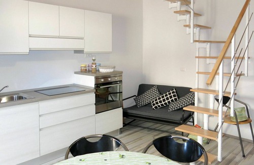 Cologna Spiaggia Villa | Apartment in villa with WIFI, hot tub, A/C, pool, TV, patio, pets allowed, panoramic view, parking