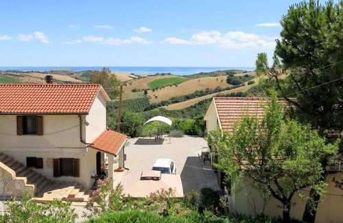 Cologna Spiaggia Villa | Apartment in villa with WIFI, hot tub, A/C, pool, TV, patio, pets allowed, panoramic view, parking